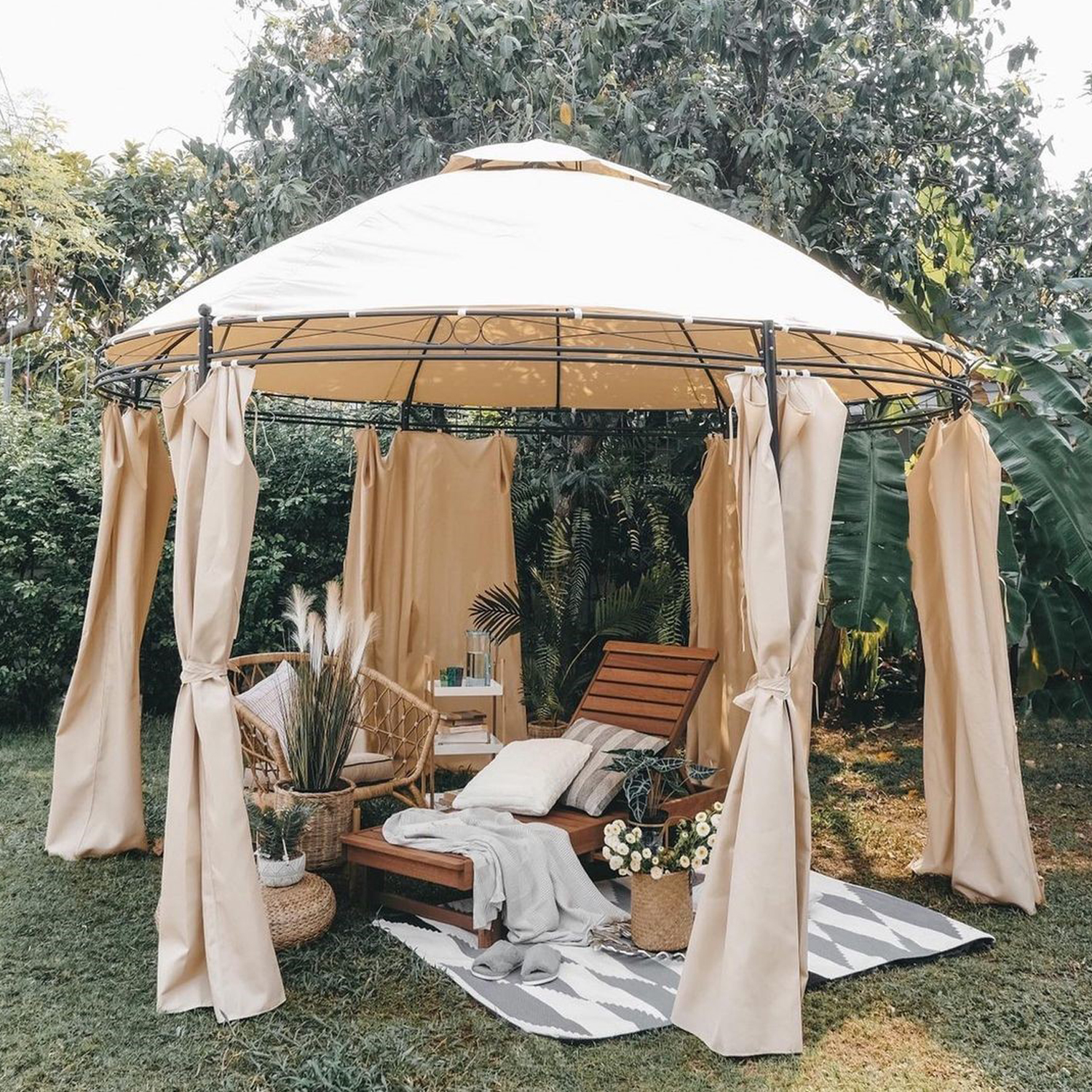 Gazebo Wisata Merci: Spot Favorit untuk Bersantai